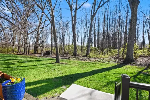 Exterior - 1004 Vixen Dr, Cincinnati, OH 45245 photo 5 of 9