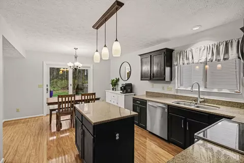 Kitchen - 1004 Vixen Dr, Cincinnati, OH 45245 photo 3 of 3