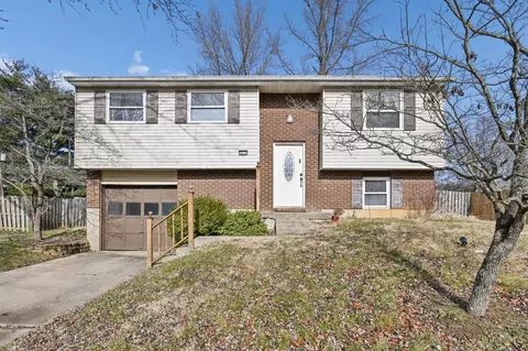 4636 Blackberry Ln, Batavia, OH 45103