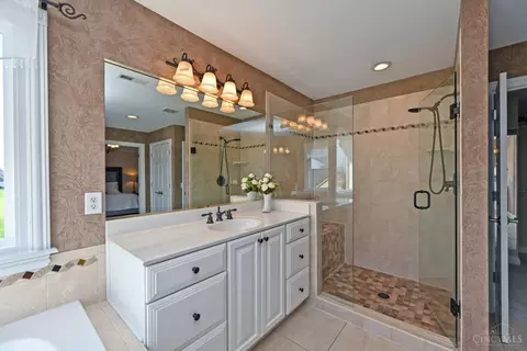 Bath - 6323 Tarton Fields Ln, Mason, OH 45040 photo 5 of 12