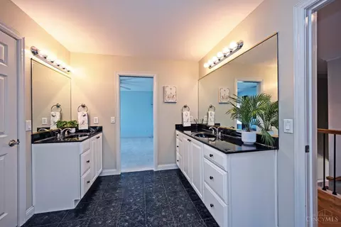 Bath - 6323 Tarton Fields Ln, Mason, OH 45040 photo 6 of 12