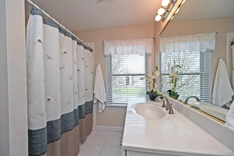 Bath - 6323 Tarton Fields Ln, Mason, OH 45040 photo 11 of 12