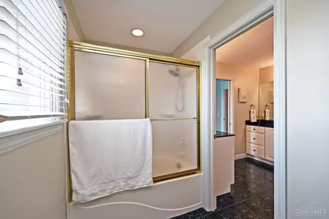 Bath - 6323 Tarton Fields Ln, Mason, OH 45040 photo 8 of 12