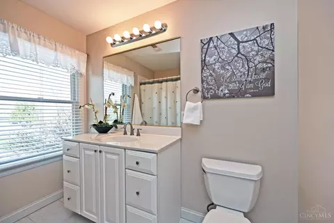 Bath - 6323 Tarton Fields Ln, Mason, OH 45040 photo 10 of 12