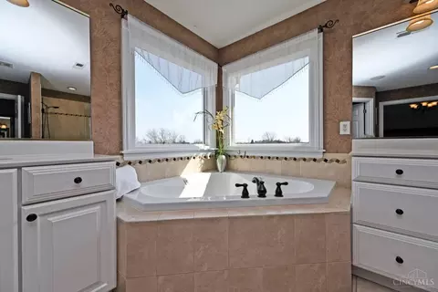 Bath - 6323 Tarton Fields Ln, Mason, OH 45040 photo 3 of 12