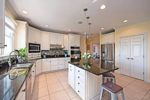 Kitchen - 6323 Tarton Fields Ln, Mason, OH 45040 photo 3 of 7