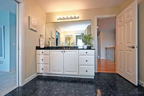 Bath - 6323 Tarton Fields Ln, Mason, OH 45040 photo 9 of 12