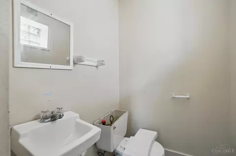 Bath - 64 Mcmicken Ave, Cincinnati, OH 45202 photo 2 of 4