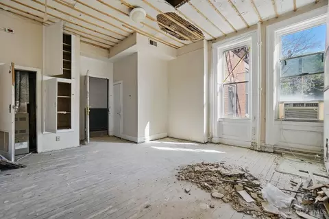 Bedroom - 64 Mcmicken Ave, Cincinnati, OH 45202 photo 5 of 10