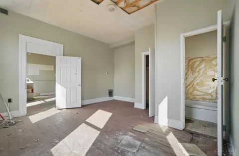 Bedroom - 64 Mcmicken Ave, Cincinnati, OH 45202 photo 8 of 10