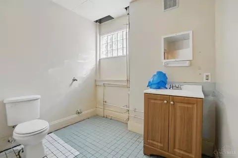 Bath - 64 Mcmicken Ave, Cincinnati, OH 45202 photo 1 of 4