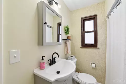 Bath - 3827 Thornton Dr, Cincinnati, OH 45236 photo 1 of 2