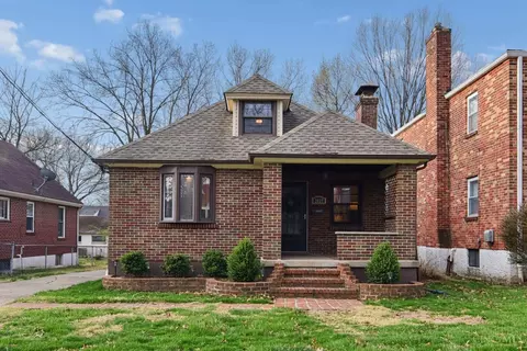 3827 Thornton Dr, Cincinnati, OH 45236