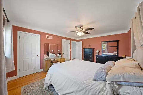 Bedroom - 113 Siebenthaler Ave, Reading, OH 45215 photo 2 of 6