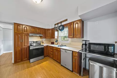 Kitchen - 113 Siebenthaler Ave, Reading, OH 45215 photo 1 of 3