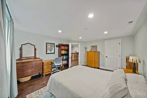 Bedroom - 113 Siebenthaler Ave, Reading, OH 45215 photo 5 of 6
