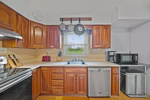 Kitchen - 113 Siebenthaler Ave, Reading, OH 45215 photo 2 of 3