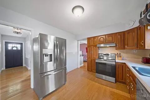 Entry Way - 113 Siebenthaler Ave, Reading, OH 45215 photo 1 of 1