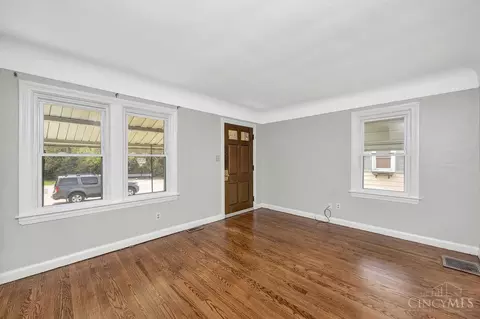 Living - 62 Laurel Ave, Cincinnati, OH 45216 photo 4 of 4
