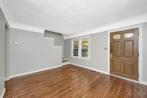 Living - 62 Laurel Ave, Cincinnati, OH 45216 photo 3 of 4