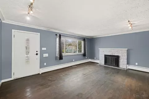 Living - 6263 Corbly Rd, Cincinnati, OH 45230 photo 2 of 3