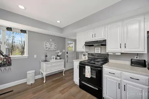 Kitchen - 39 Hermay Dr, Hamilton, OH 45013 photo 6 of 6