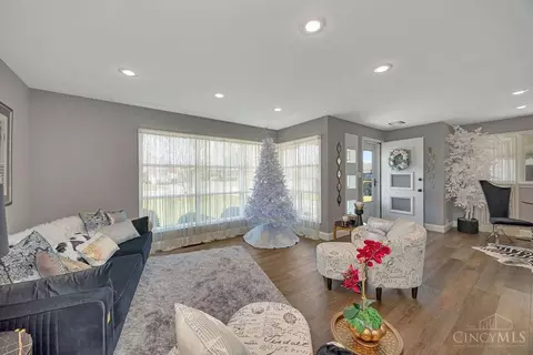 Living - 39 Hermay Dr, Hamilton, OH 45013 photo 2 of 2