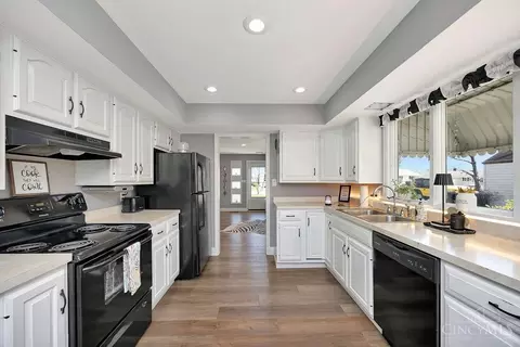 Kitchen - 39 Hermay Dr, Hamilton, OH 45013 photo 4 of 6
