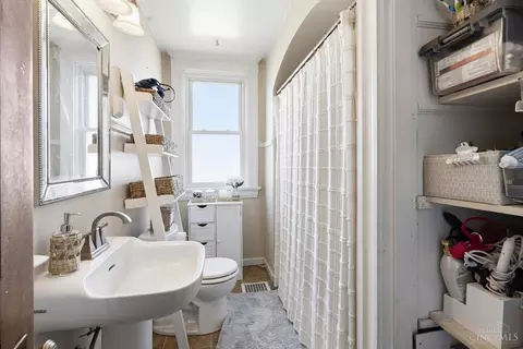 Bath - 2711 Arbor Ave, Cincinnati, OH 45209 photo 2 of 2