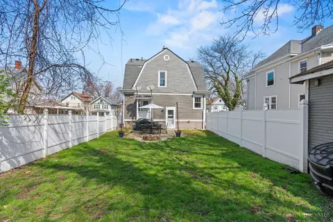 Exterior - 2711 Arbor Ave, Cincinnati, OH 45209 photo 3 of 12