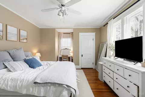 Bedroom - 2711 Arbor Ave, Cincinnati, OH 45209 photo 2 of 4