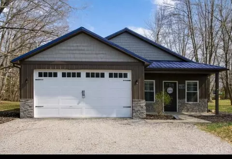 118 Oklahoma Dr, Lake Waynoka, OH 45171