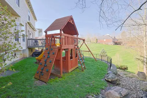 Exterior - 5141 Fordon Ct, Cincinnati, OH 45244 photo 9 of 14