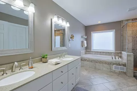 Bath - 5141 Fordon Ct, Cincinnati, OH 45244 photo 1 of 3