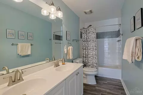 Bath - 5141 Fordon Ct, Cincinnati, OH 45244 photo 3 of 3