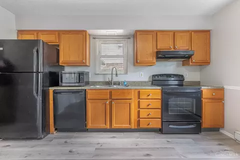 Kitchen - 1616 Daniel Ct, Middletown, OH 45044 photo 1 of 1