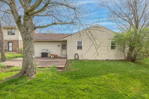 Exterior - 1616 Daniel Ct, Middletown, OH 45044 photo 5 of 8