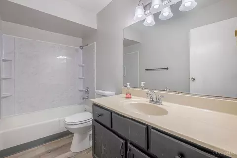 Bath - 1616 Daniel Ct, Middletown, OH 45044 photo 1 of 1