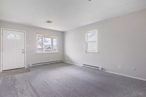 Living - 1616 Daniel Ct, Middletown, OH 45044 photo 1 of 2