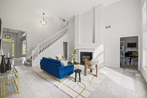 Living - 745 Compton Rd, Cincinnati, OH 45231 photo 1 of 2
