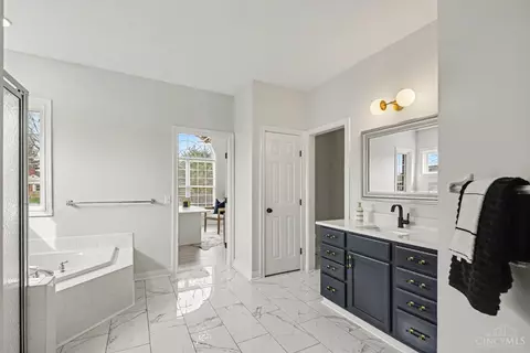 Bath - 745 Compton Rd, Cincinnati, OH 45231 photo 3 of 4