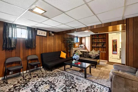 Living - 9007 Rolling Ln, Cincinnati, OH 45236 photo 7 of 7