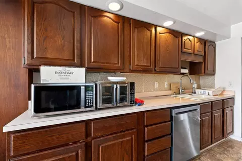 Kitchen - 9007 Rolling Ln, Cincinnati, OH 45236 photo 4 of 4