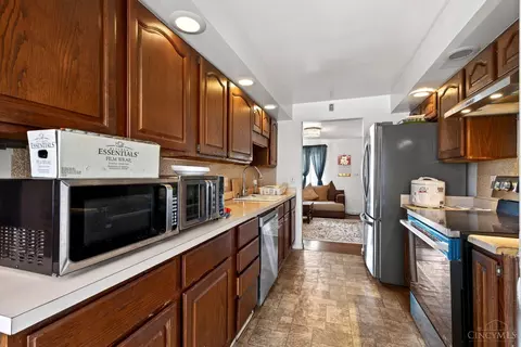 Kitchen - 9007 Rolling Ln, Cincinnati, OH 45236 photo 1 of 4