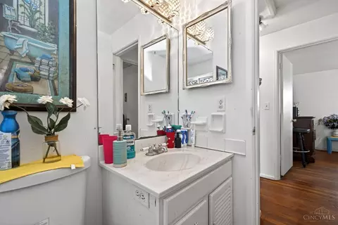 Bath - 9007 Rolling Ln, Cincinnati, OH 45236 photo 2 of 3