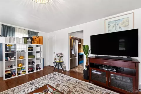 Living - 9007 Rolling Ln, Cincinnati, OH 45236 photo 5 of 7