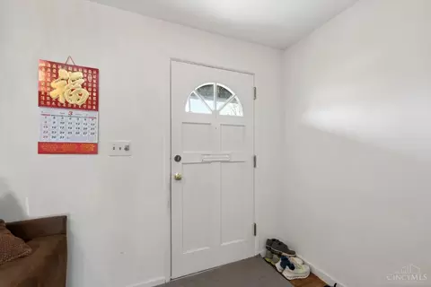 Entry Way - 9007 Rolling Ln, Cincinnati, OH 45236 photo 1 of 1