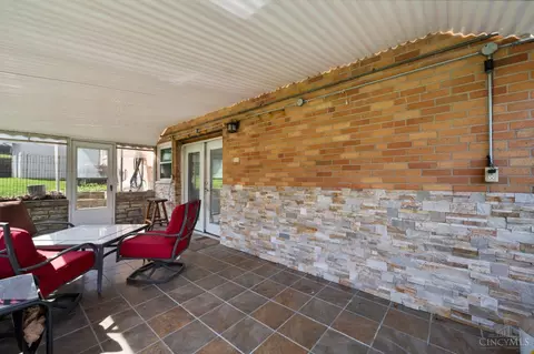 Exterior - 4073 Mantell Ave, Cincinnati, OH 45236 photo 4 of 9