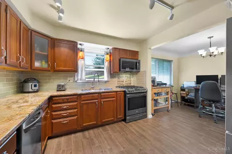 Kitchen - 4073 Mantell Ave, Cincinnati, OH 45236 photo 2 of 4