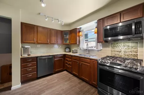 Kitchen - 4073 Mantell Ave, Cincinnati, OH 45236 photo 3 of 4
